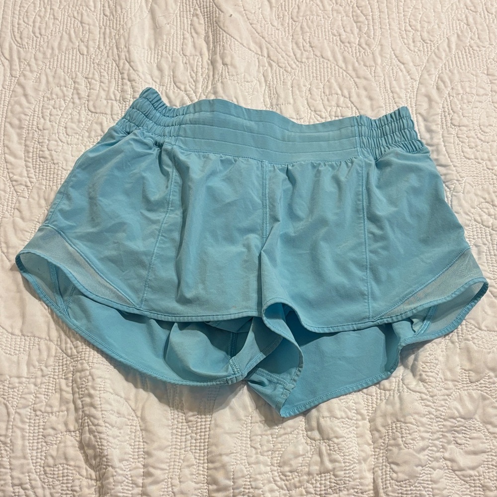 Lululemon 2.5” hottie hots shorts size 6